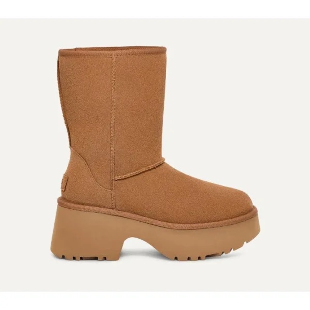 UGG NWT
Women's Classic Short New Heights Booties - Picture 6 of 16